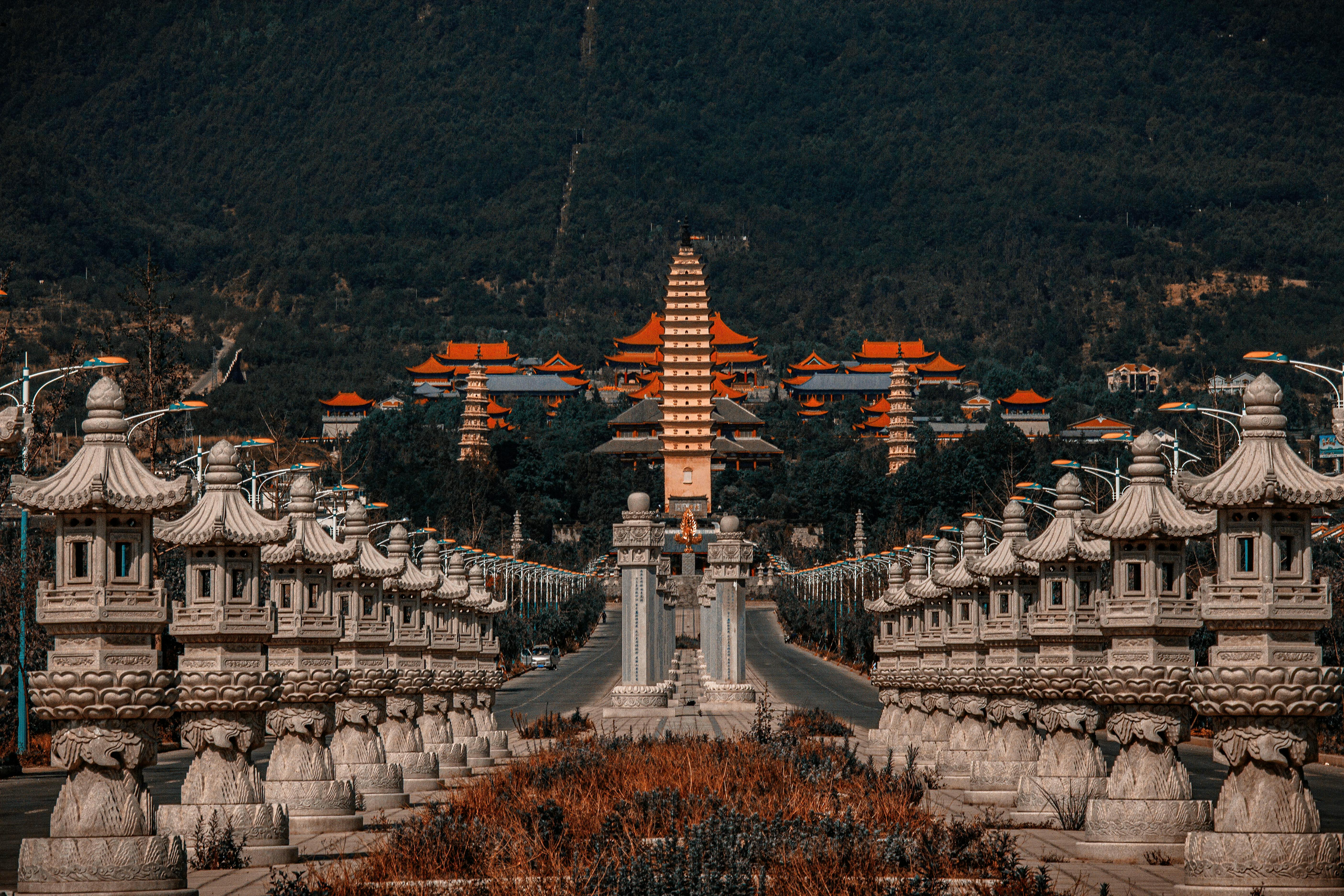 Dali Travel Guide 2026: Erhai Lake, Cangshan Mountains and Bai Culture for Foreign Travelers
