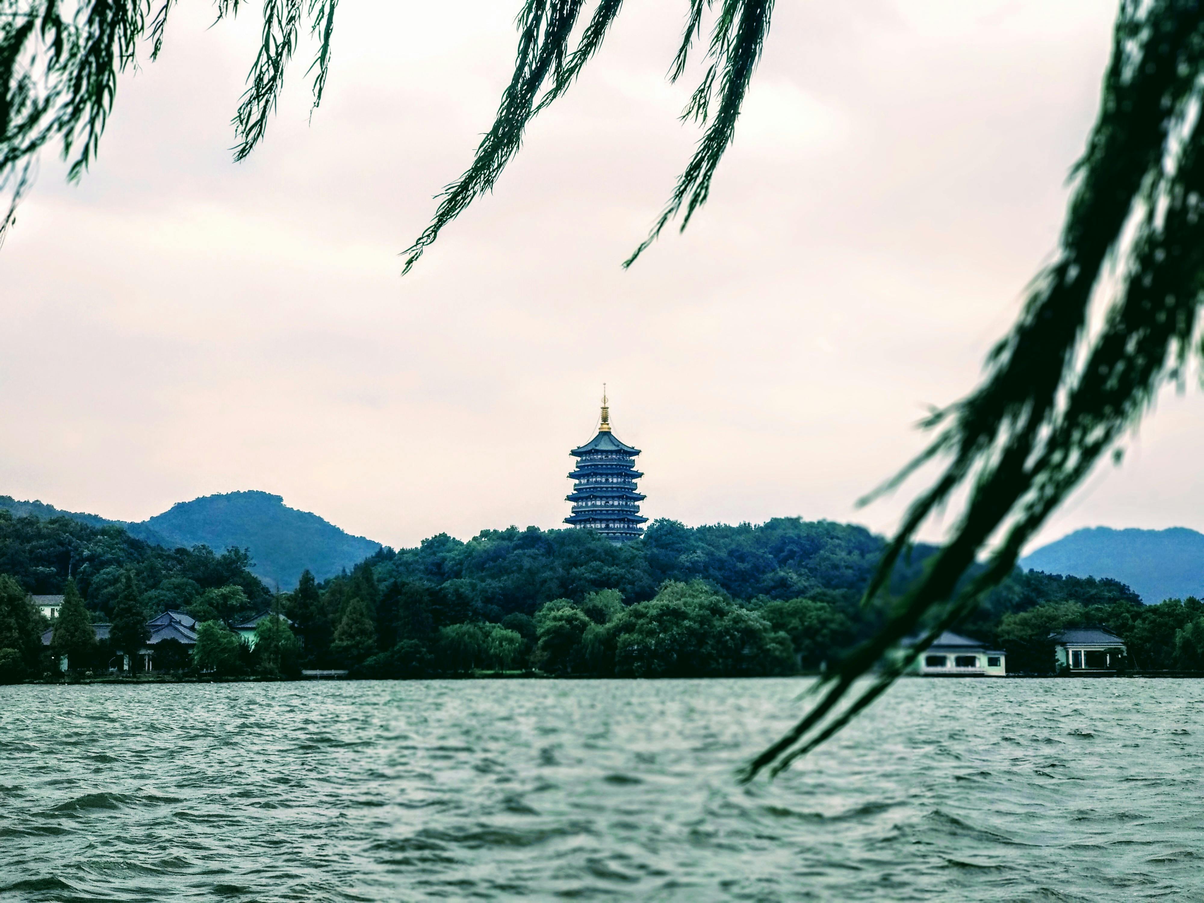 Hangzhou Travel Guide 2026: West Lake, Dragon Well Tea &amp; Hidden Gems for Foreign Travelers